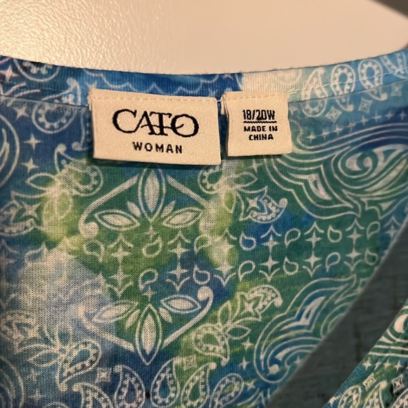 Blue Peacock pattern top - Picture 3 of 6